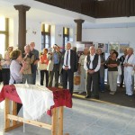 Dorin Blau, vice-president of the Fundacja Beiteinu Chaj - 2004, welcomes some special guests on opening day of the exhibition on rosh ha shana.